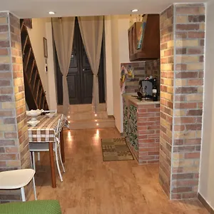 https://la-casa-del-vicolo-palermo-90127.sicilyhotelsitaly.net